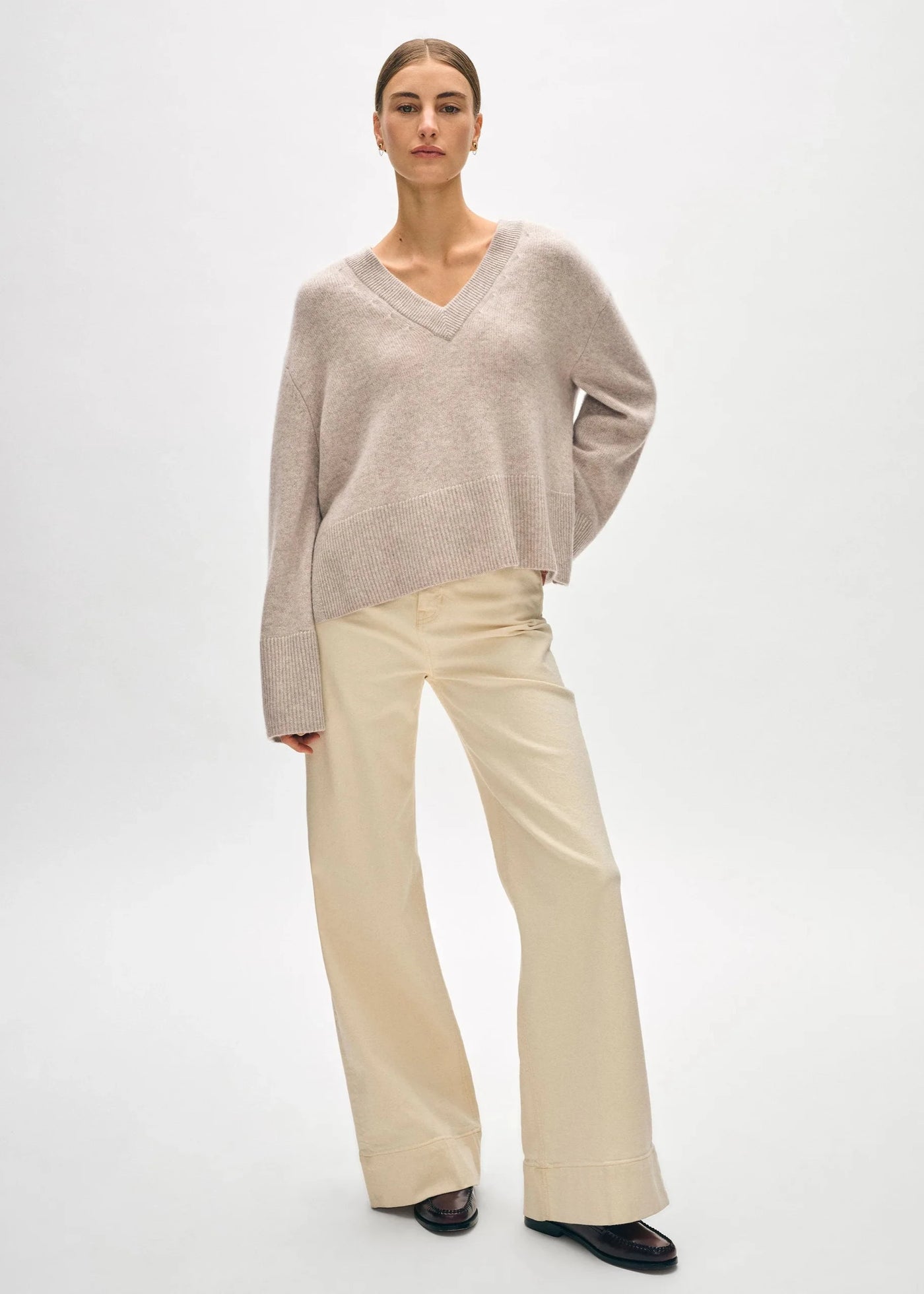 White + Warren V-Neck Cashmere Side Slit Beige