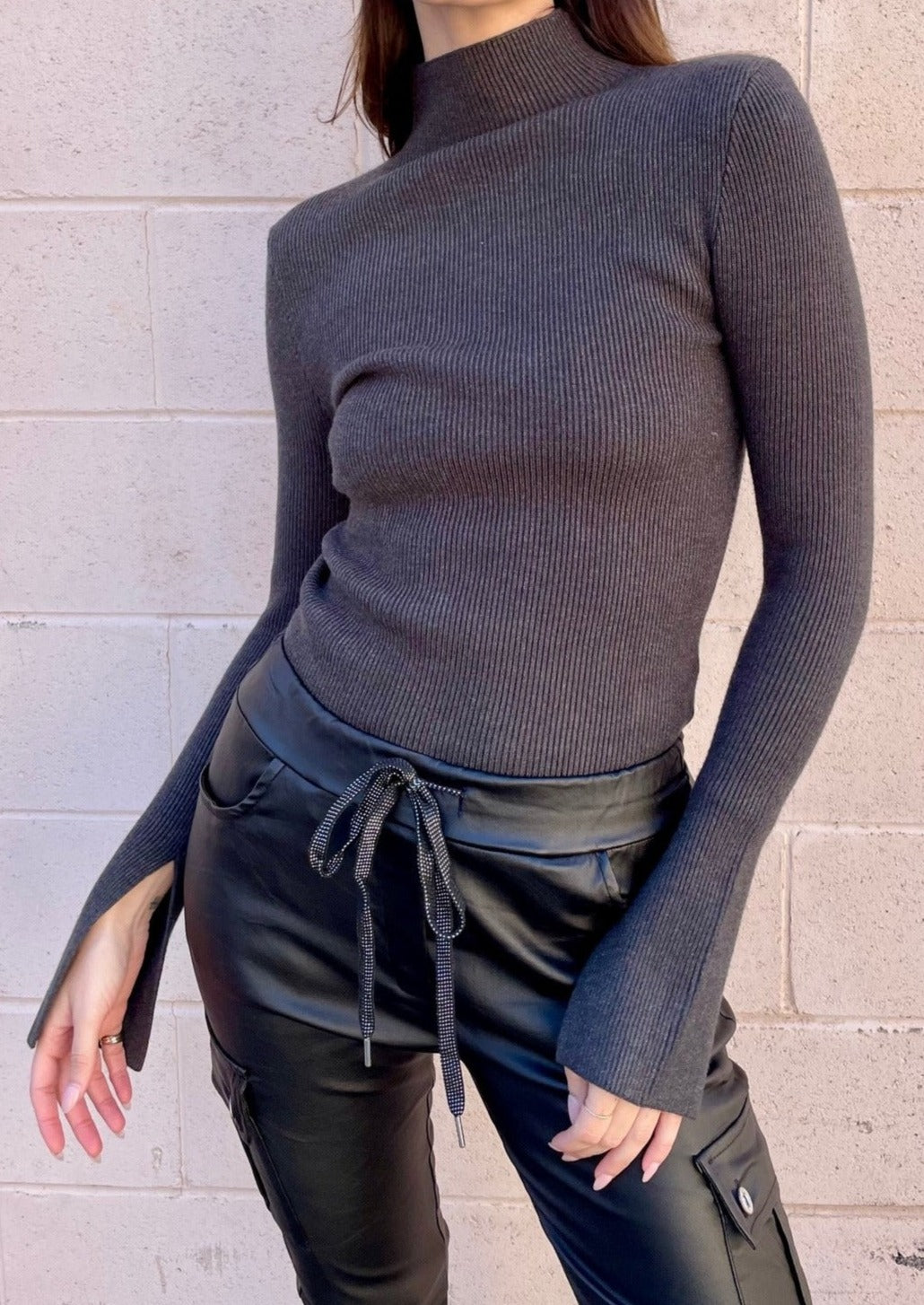 The Pink Door Basic Turtleneck w/ Wrist Slit - Charcoal