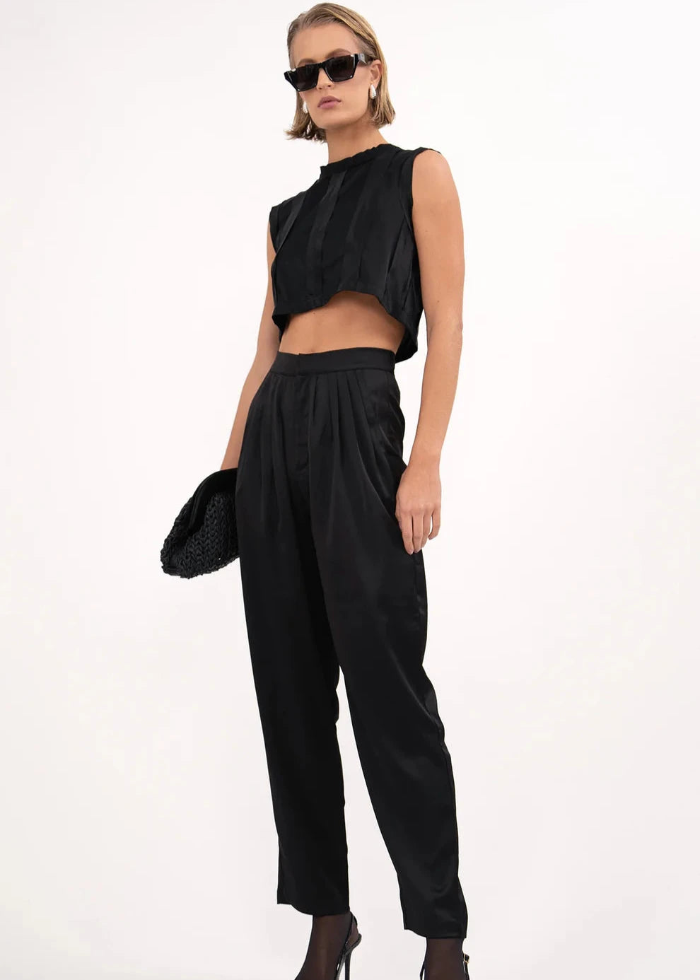 NONCHALANT Charlotte Pleated Silky Pants Black