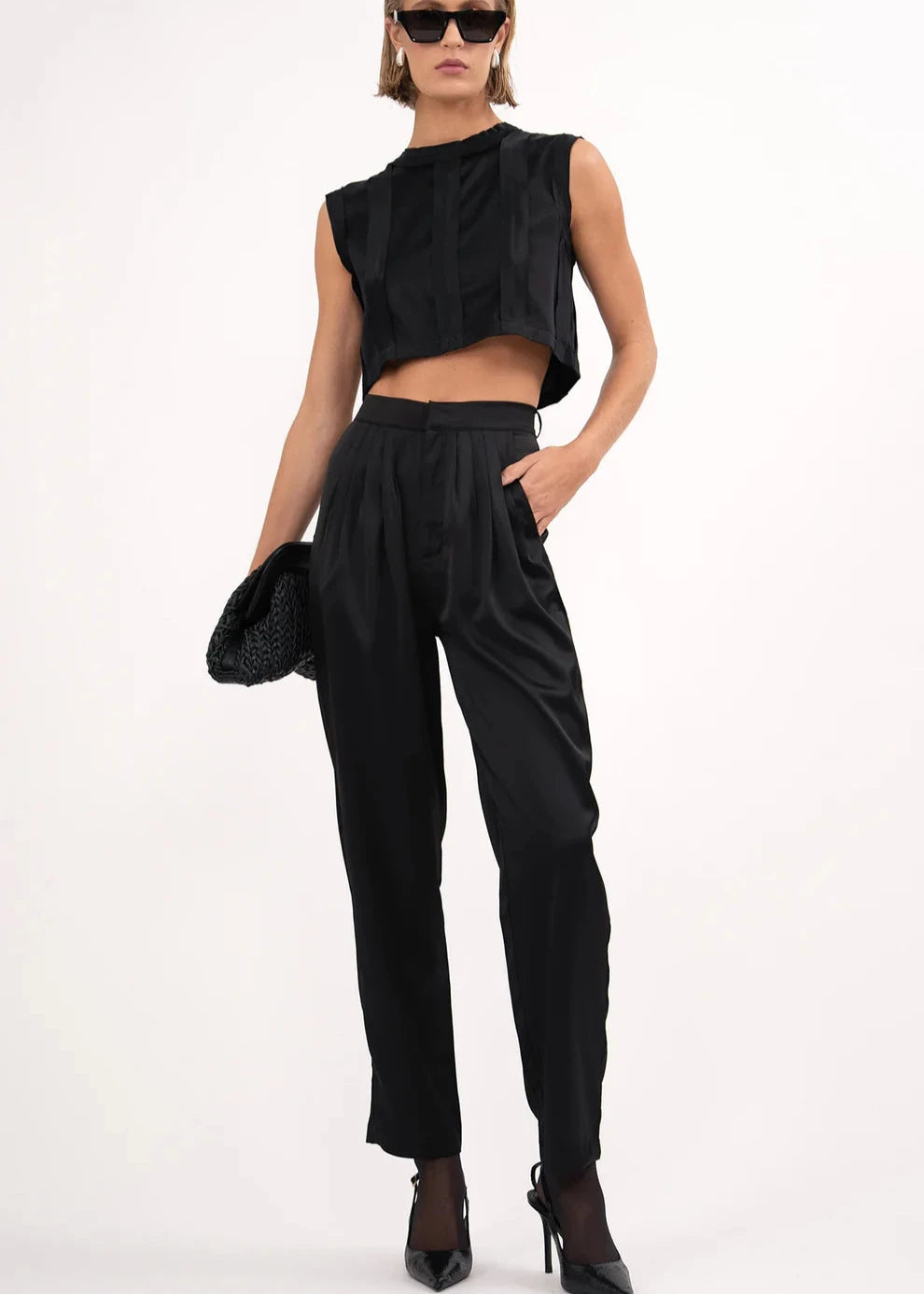 NONCHALANT Charlotte Pleated Silky Pants Black