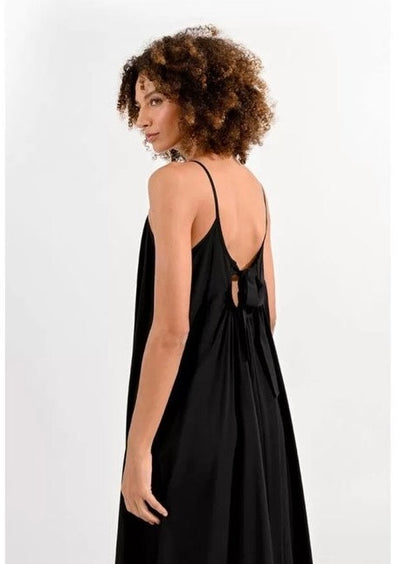 Molly Bracken Long Trapeze Dress w Bow Back - Black